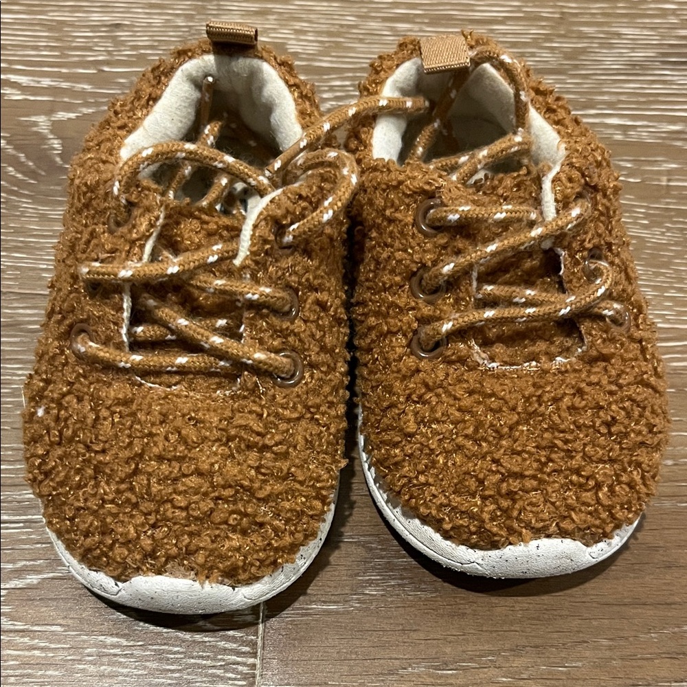 GAP Fuzzy Tan Baby Sneakers, 12-18 months